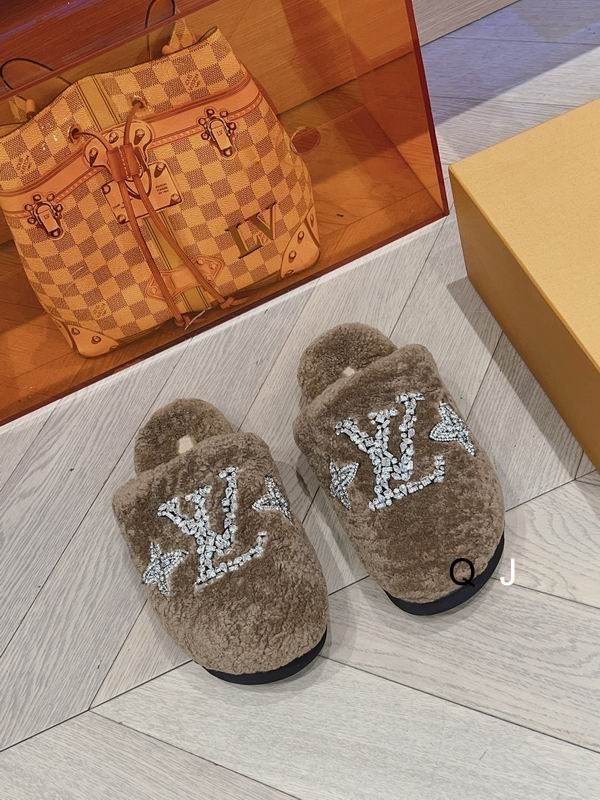 LV Women's Slippers 4